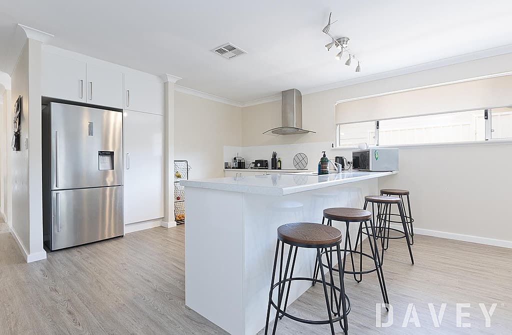 9 Timidon Place, Duncraig - Thumbnail 2