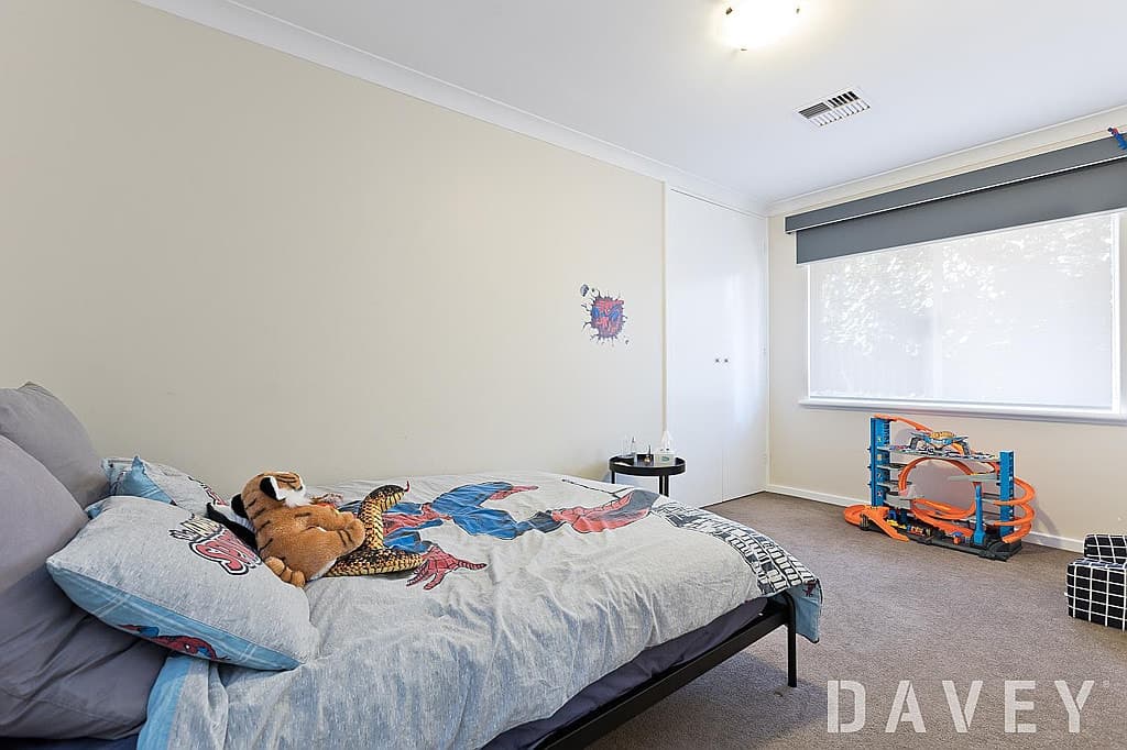 9 Timidon Place, Duncraig - Thumbnail 5