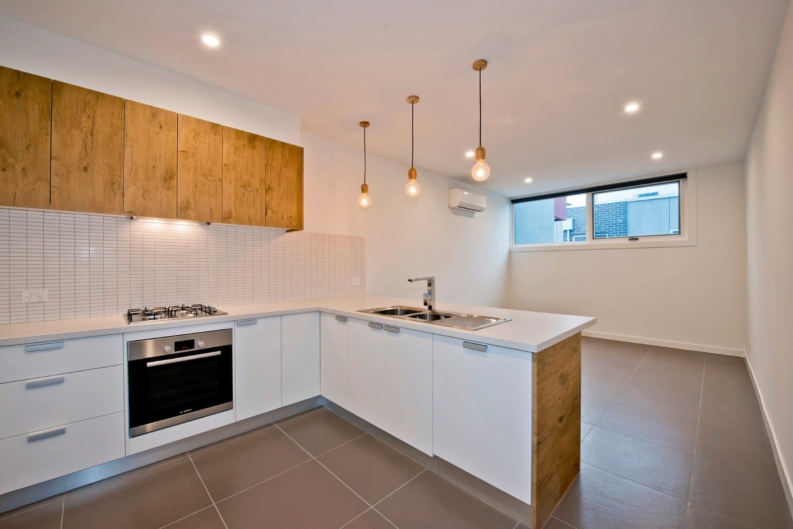 2/9 Hayes Street, Northcote - Thumbnail 2