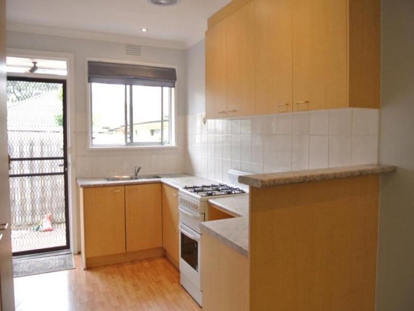 4/33 Grenfell Road, Mount Waverley VIC 3149, Mount Waverley - Thumbnail 2