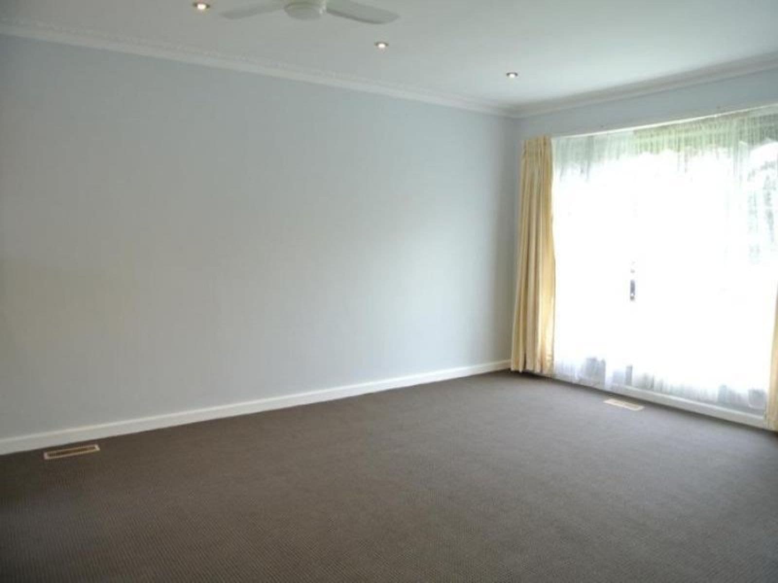 4/33 Grenfell Road, Mount Waverley VIC 3149, Mount Waverley - Thumbnail 3