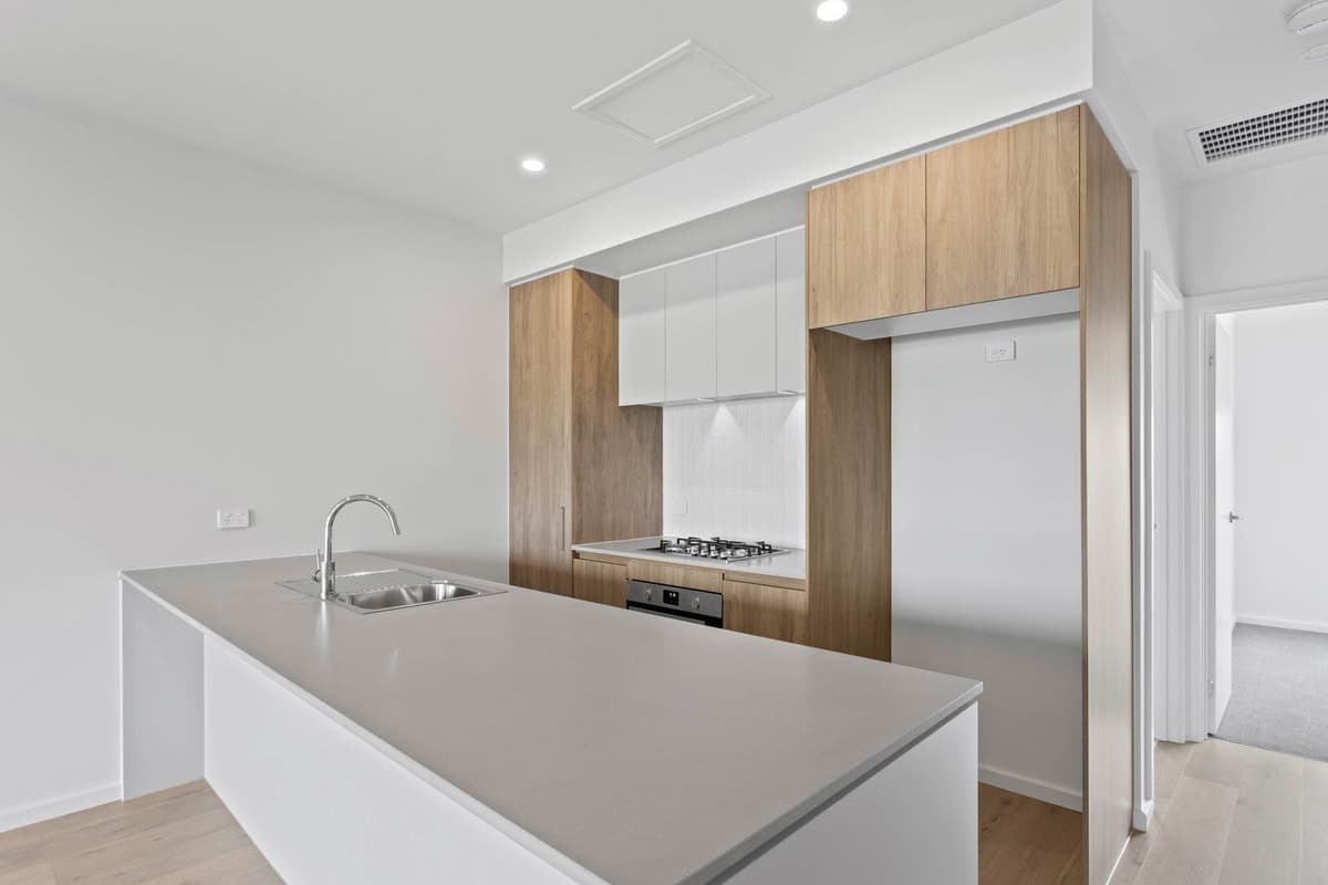 6 Yukon Avenue, Cranbourne West VIC 3977, Cranbourne West - Thumbnail 3