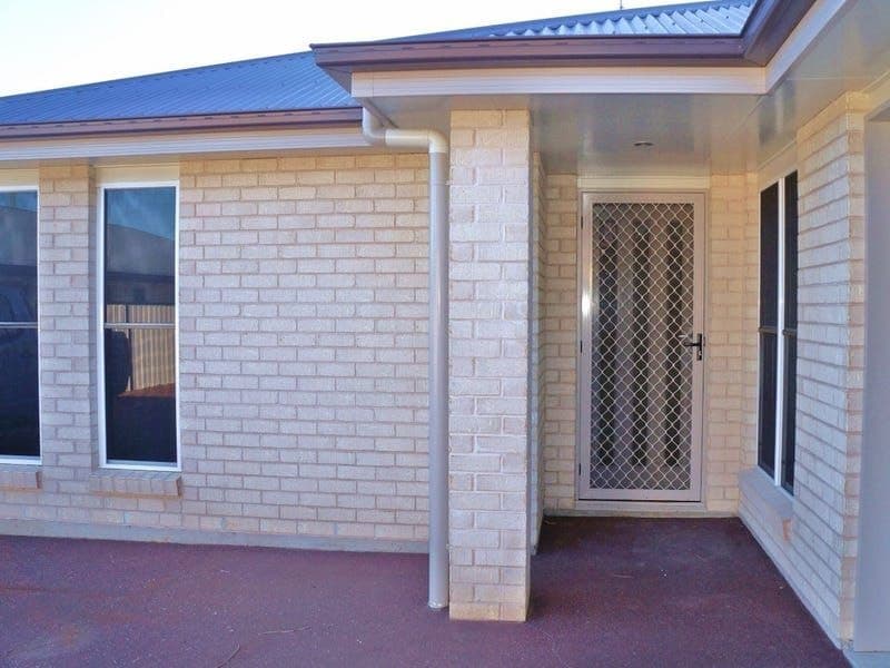 Unit 2/54 Windmill Road, Chinchilla QLD 4413, Chinchilla - Image 1