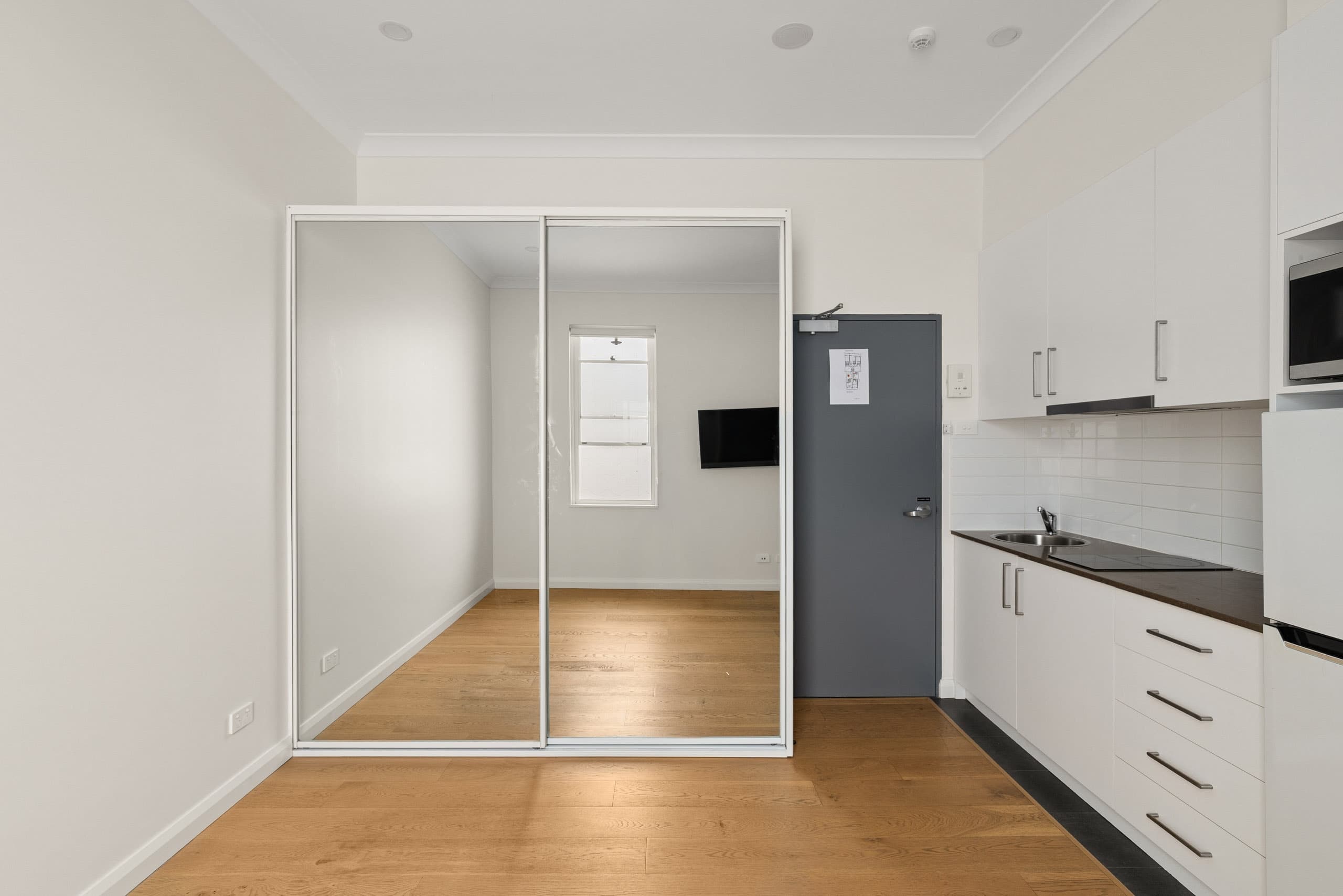 16/130 Campbell Parade, Bondi - Thumbnail 4