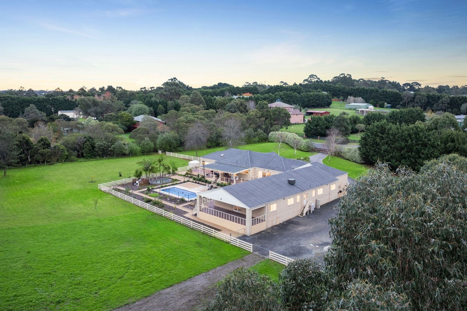 Extraordinary Flexible Living on 2.47 Stunning Acres 12 Timarron Court LANGWARRIN, Langwarrin - Thumbnail 7