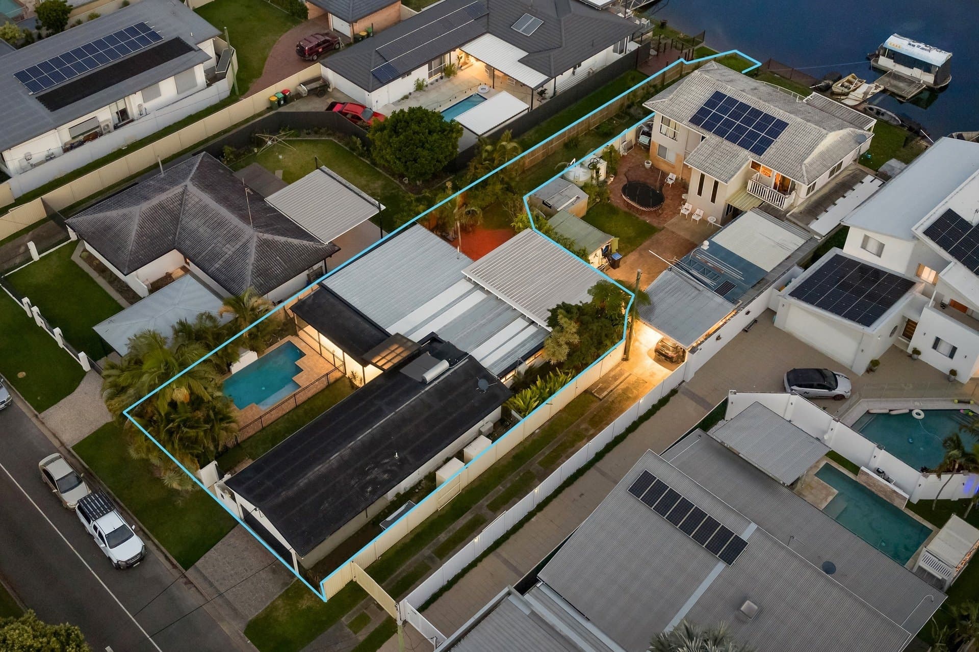 66 Poinciana Boulevard, Broadbeach Waters - Thumbnail 2