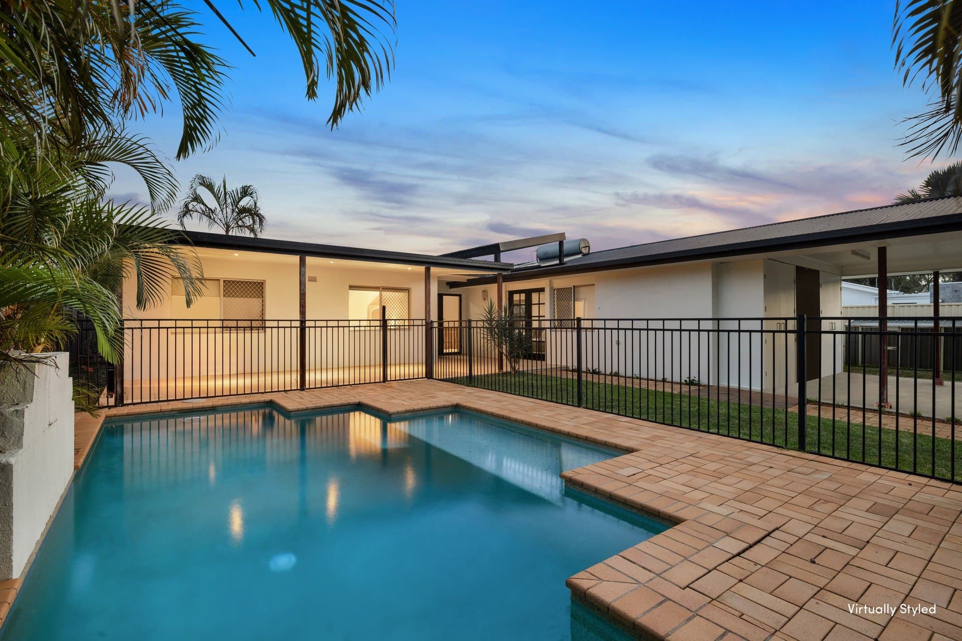 66 Poinciana Boulevard, Broadbeach Waters - Thumbnail 3