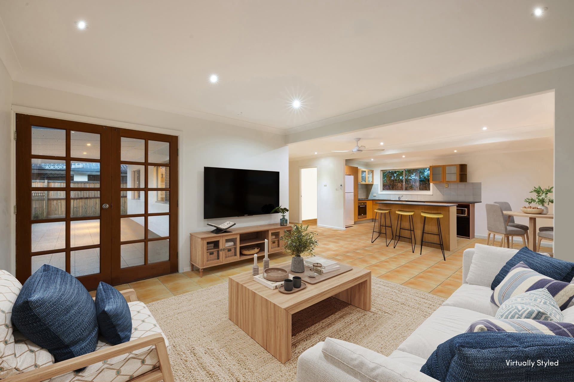 66 Poinciana Boulevard, Broadbeach Waters - Thumbnail 4