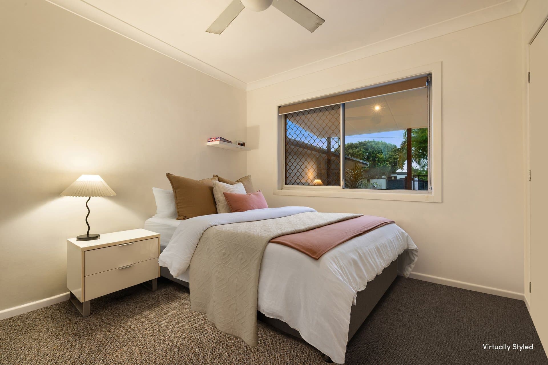 66 Poinciana Boulevard, Broadbeach Waters - Thumbnail 6
