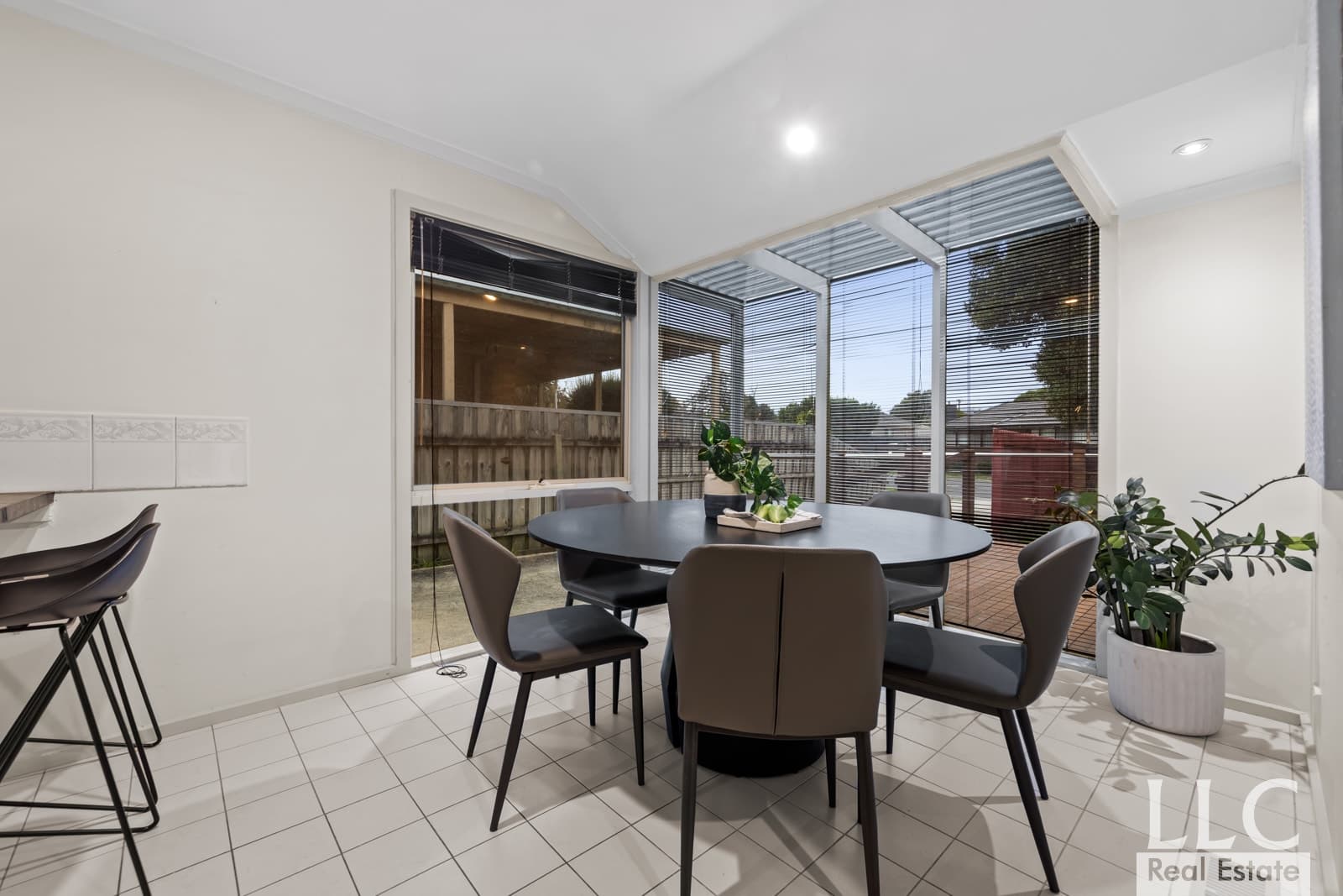73 O'Connor Road, Knoxfield - Thumbnail 4
