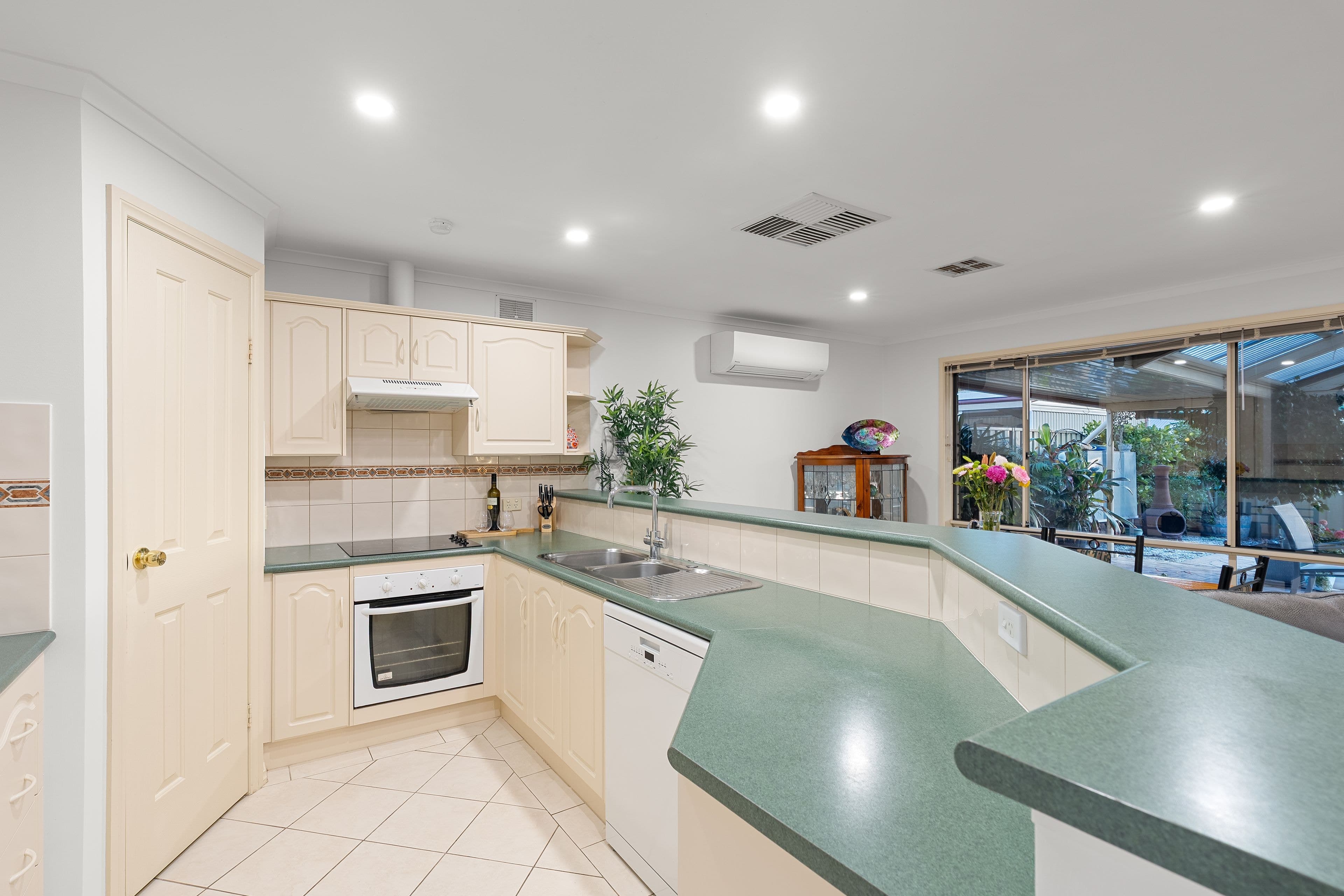 21 Carona Avenue, Gilles Plains SA 5086, Gilles Plains - Thumbnail 3