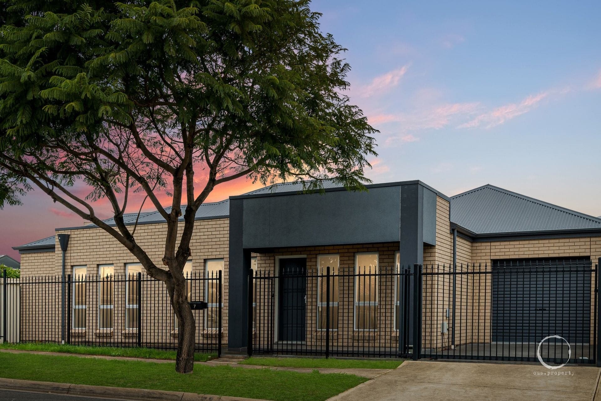 7 Royal Terrace, Royal Park, Royal Park - Thumbnail 2