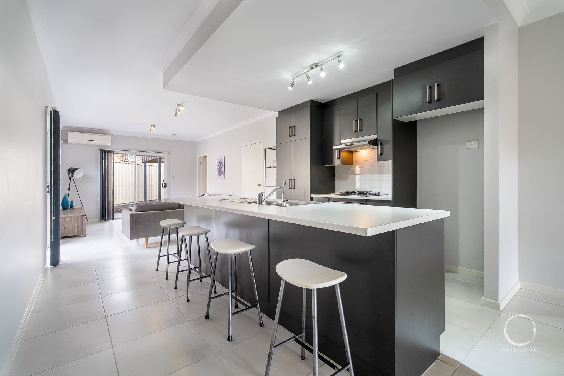 7 Royal Terrace, Royal Park, Royal Park - Thumbnail 3