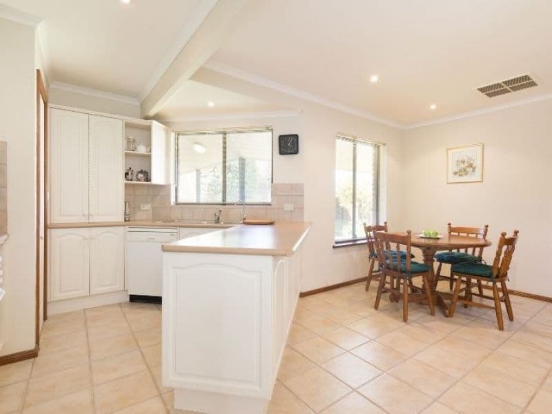 6 McDonald Grove, West Lakes, West Lakes - Thumbnail 8
