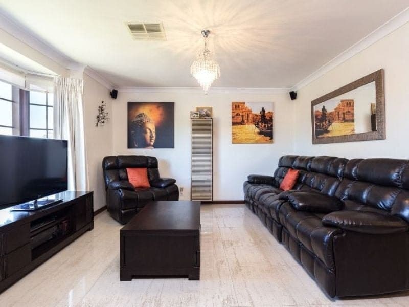3 BEDROOM HOMETTE IN GROUP OF 2 WITH THE LAKE ACCROSS THE ROAD, West Lakes - Thumbnail 3