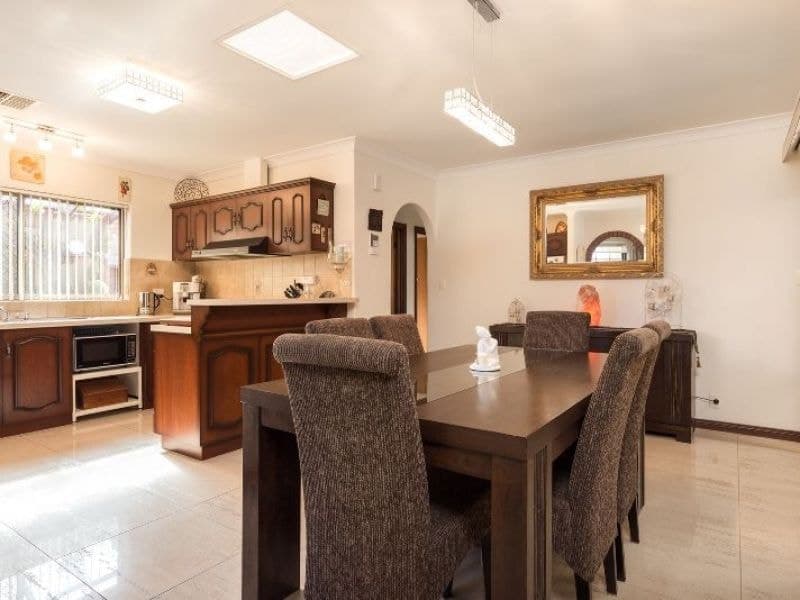 3 BEDROOM HOMETTE IN GROUP OF 2 WITH THE LAKE ACCROSS THE ROAD, West Lakes - Thumbnail 5