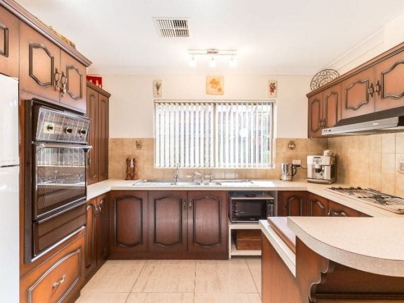 3 BEDROOM HOMETTE IN GROUP OF 2 WITH THE LAKE ACCROSS THE ROAD, West Lakes - Thumbnail 6