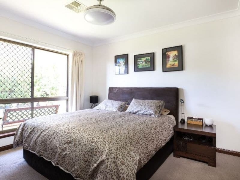 3 BEDROOM HOMETTE IN GROUP OF 2 WITH THE LAKE ACCROSS THE ROAD, West Lakes - Thumbnail 7