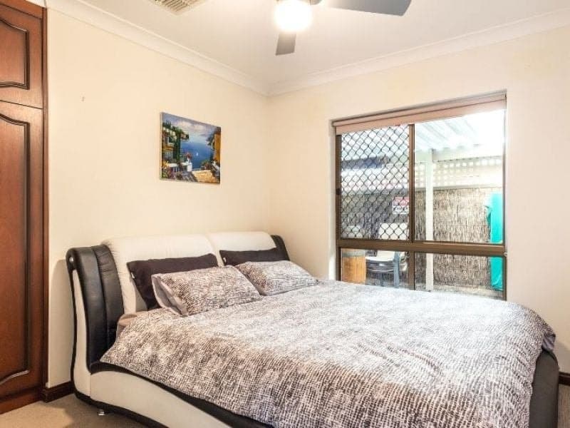 3 BEDROOM HOMETTE IN GROUP OF 2 WITH THE LAKE ACCROSS THE ROAD, West Lakes - Thumbnail 8