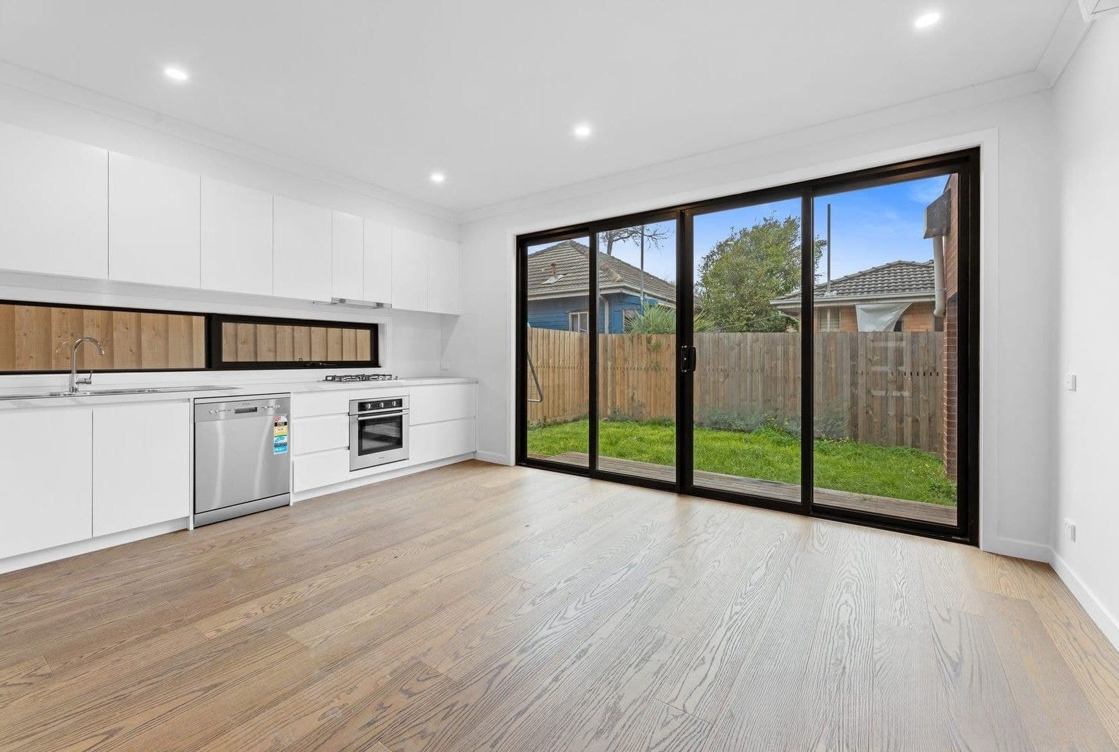 2/8 Birdwood Avenue, Dandenong VIC 3175, Dandenong - Thumbnail 4