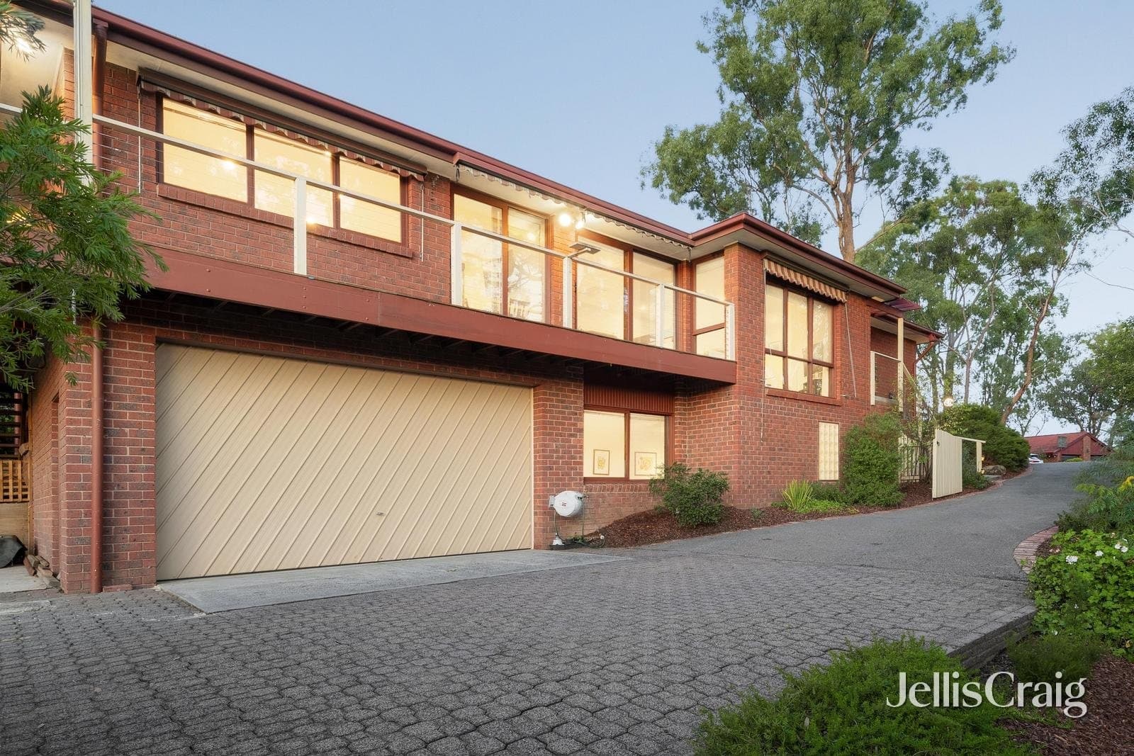 24 Renshaw Drive, Eltham, Eltham - Thumbnail 2