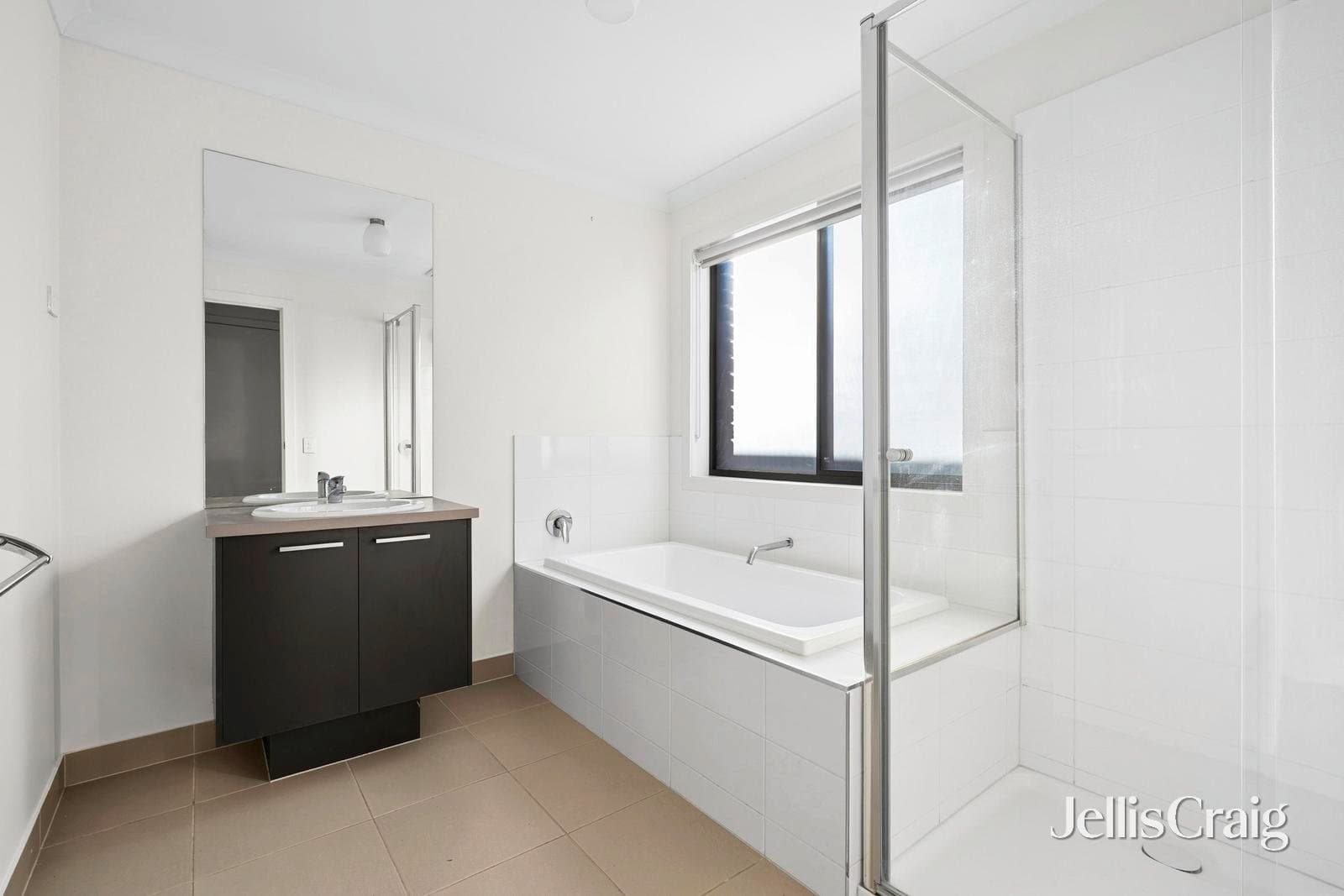252 Warralily Boulevard, Armstrong Creek, Armstrong Creek - Image 1