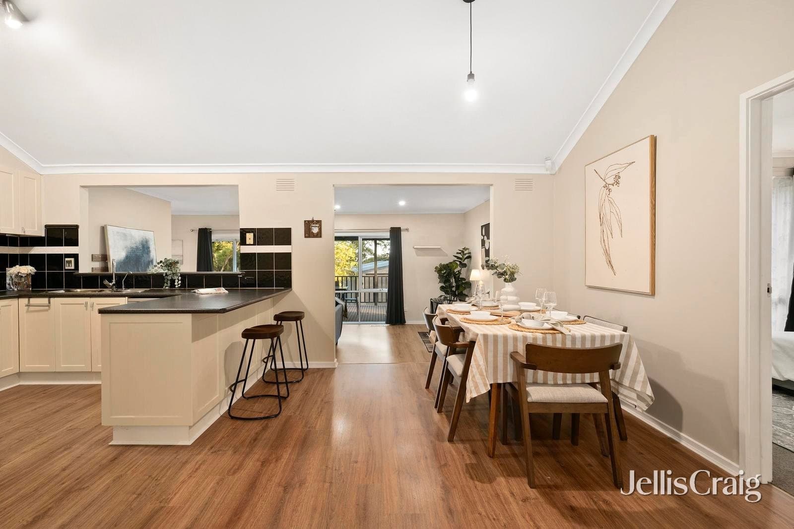 18 Eastwood Crescent, Mooroolbark, Mooroolbark - Thumbnail 6