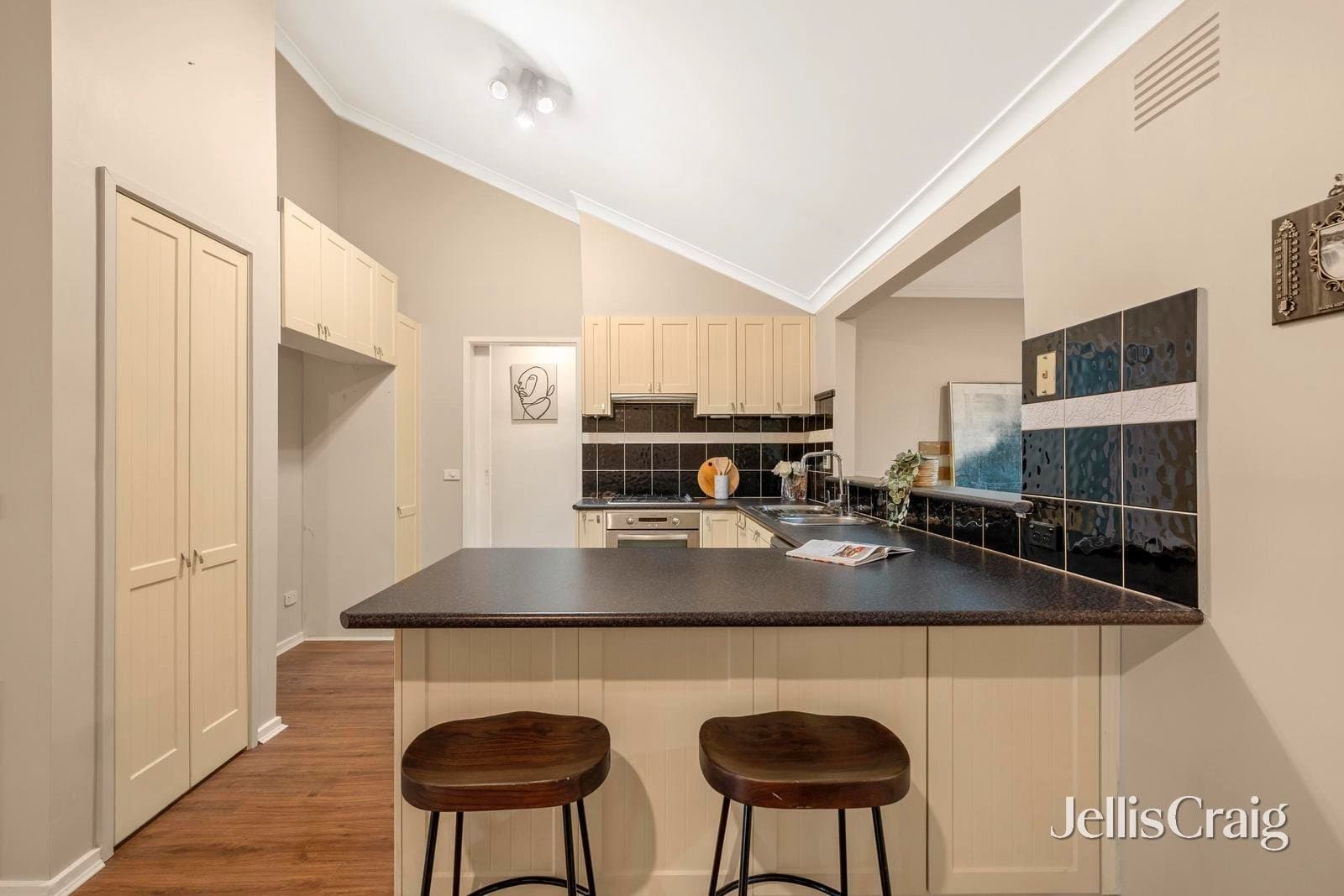 18 Eastwood Crescent, Mooroolbark, Mooroolbark - Thumbnail 8