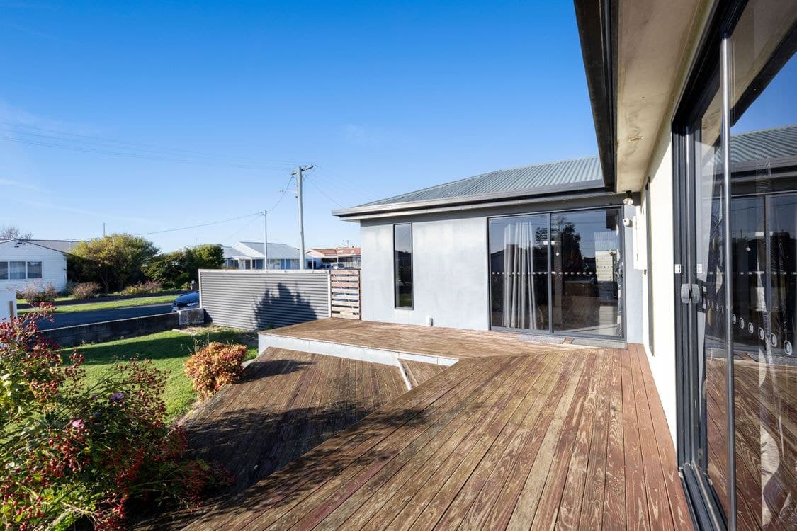 24 Lindsay Place, DEVONPORT, TAS 7310, Devonport - Thumbnail 2