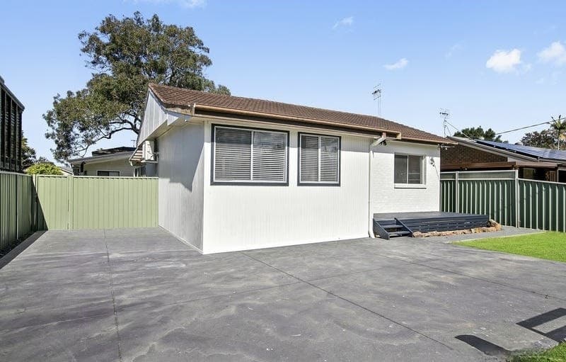 20 & 20A Saint James Avenue, Berkeley Vale, Berkeley Vale - Thumbnail 2