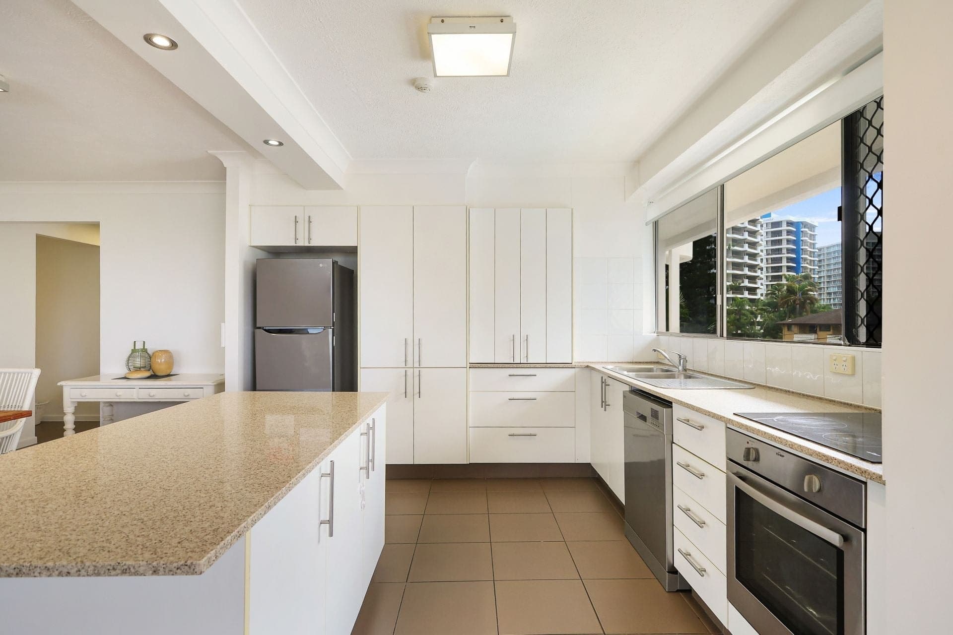 11/6 Aubrey Street Surfers Paradise QLD, Surfers Paradise - Thumbnail 4