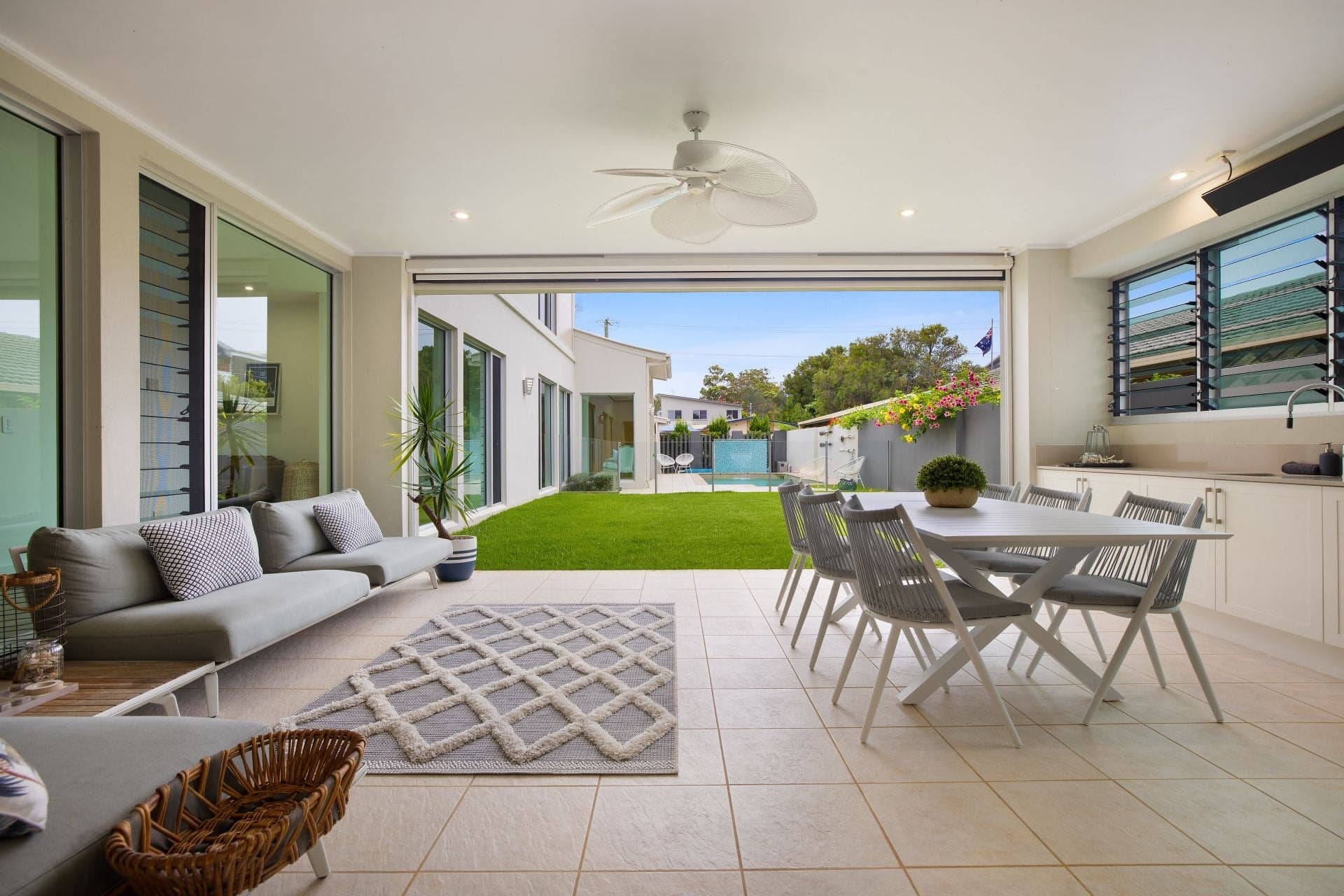 22 Yacht Street Southport QLD, Southport - Thumbnail 2