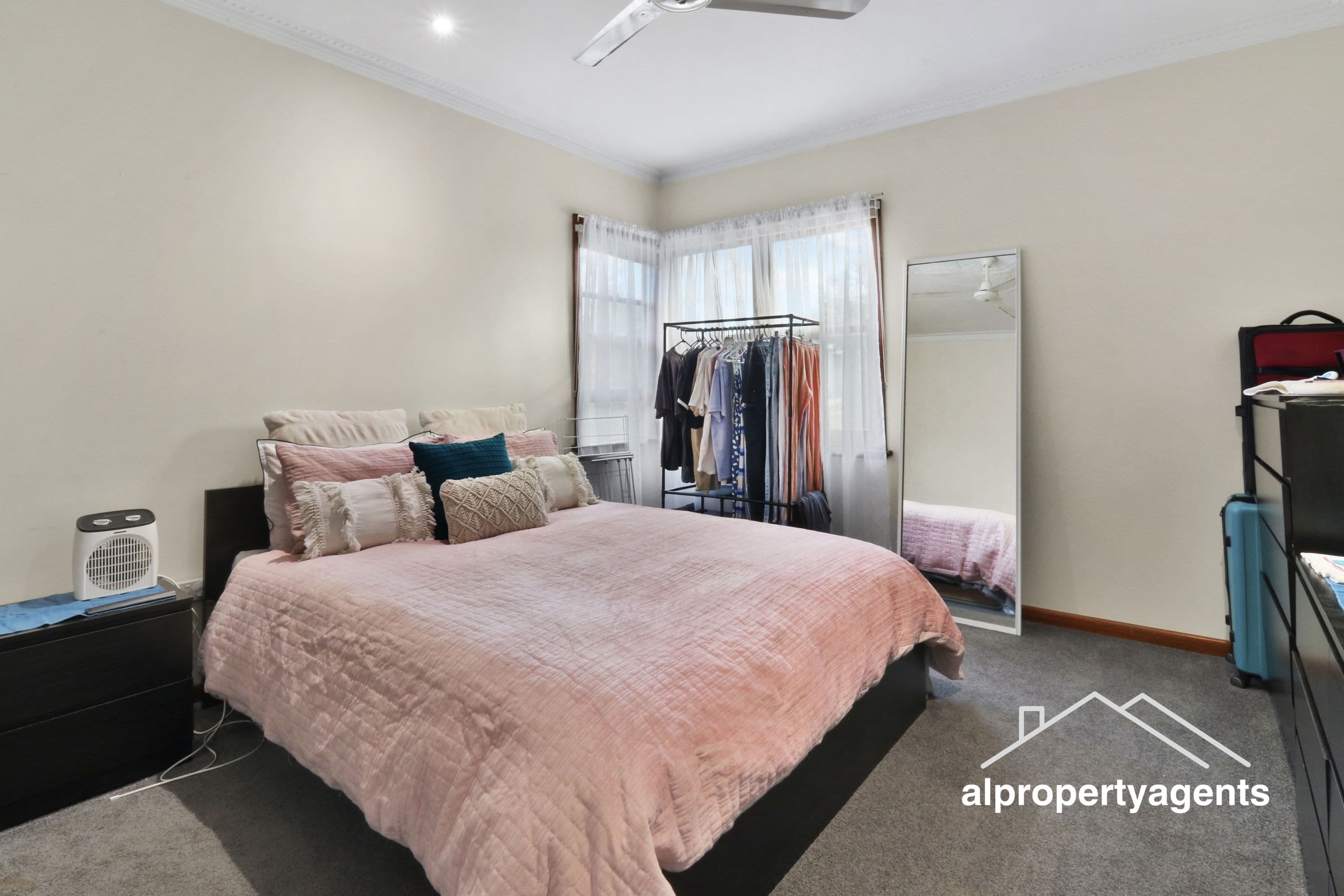 20 Valentine Avenue, Horsham VIC 3400, Horsham - Thumbnail 2