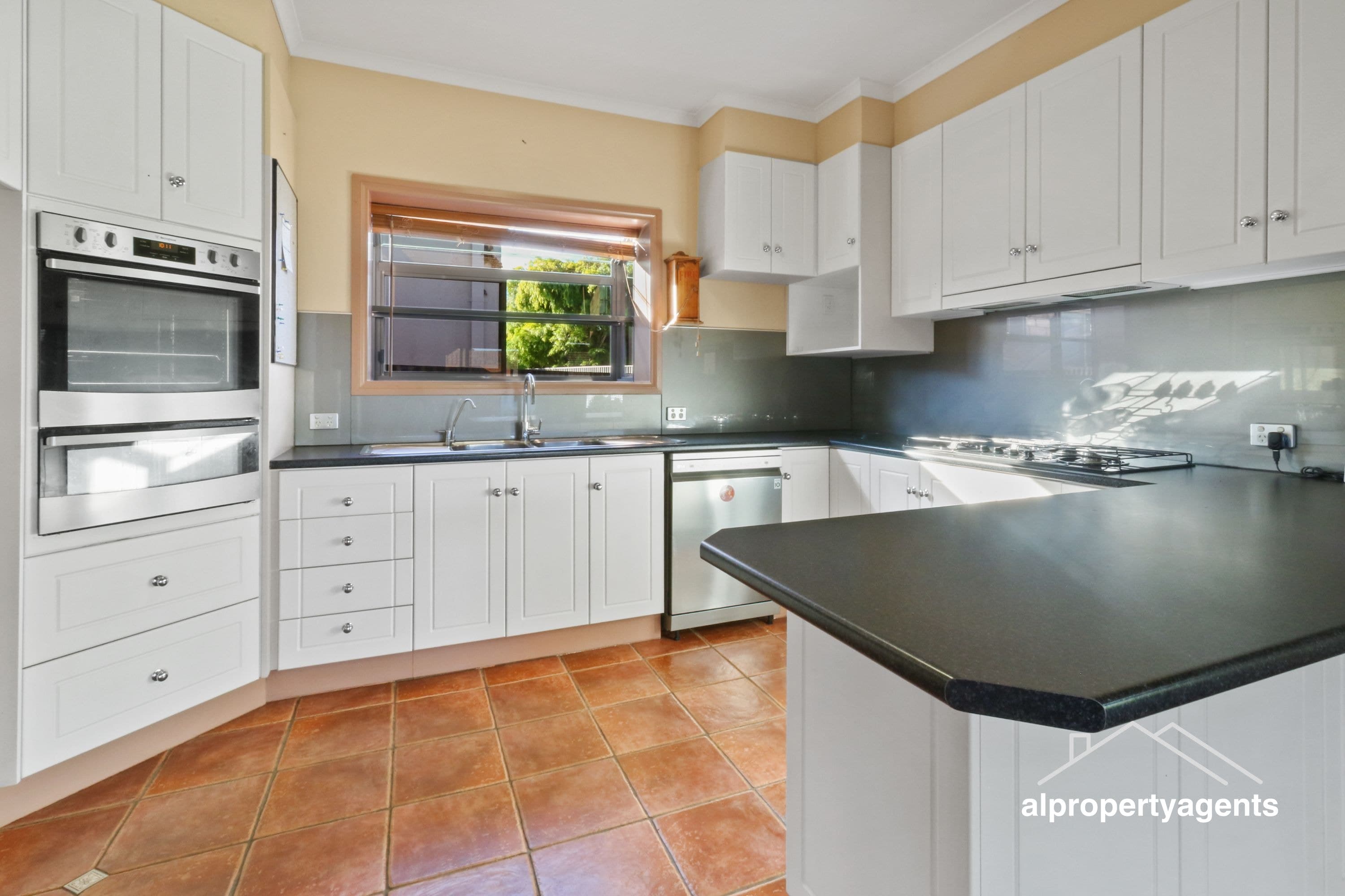 15 Penny Avenue, Horsham VIC 3400, Horsham - Thumbnail 3