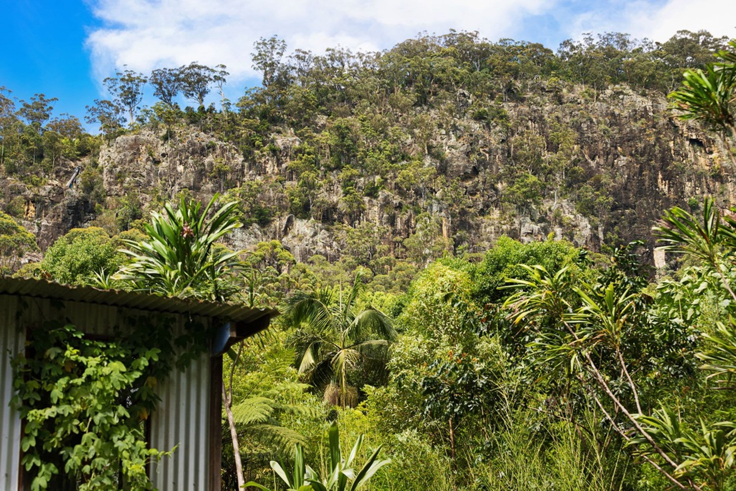 201 Coopers Lane West, Main Arm - Thumbnail 7
