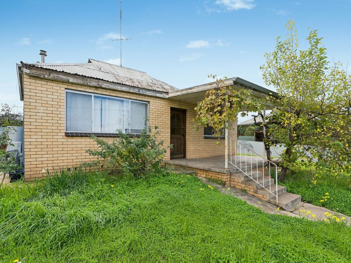 49 Roslyn Street, NARRANDERA, Narrandera - Image 1