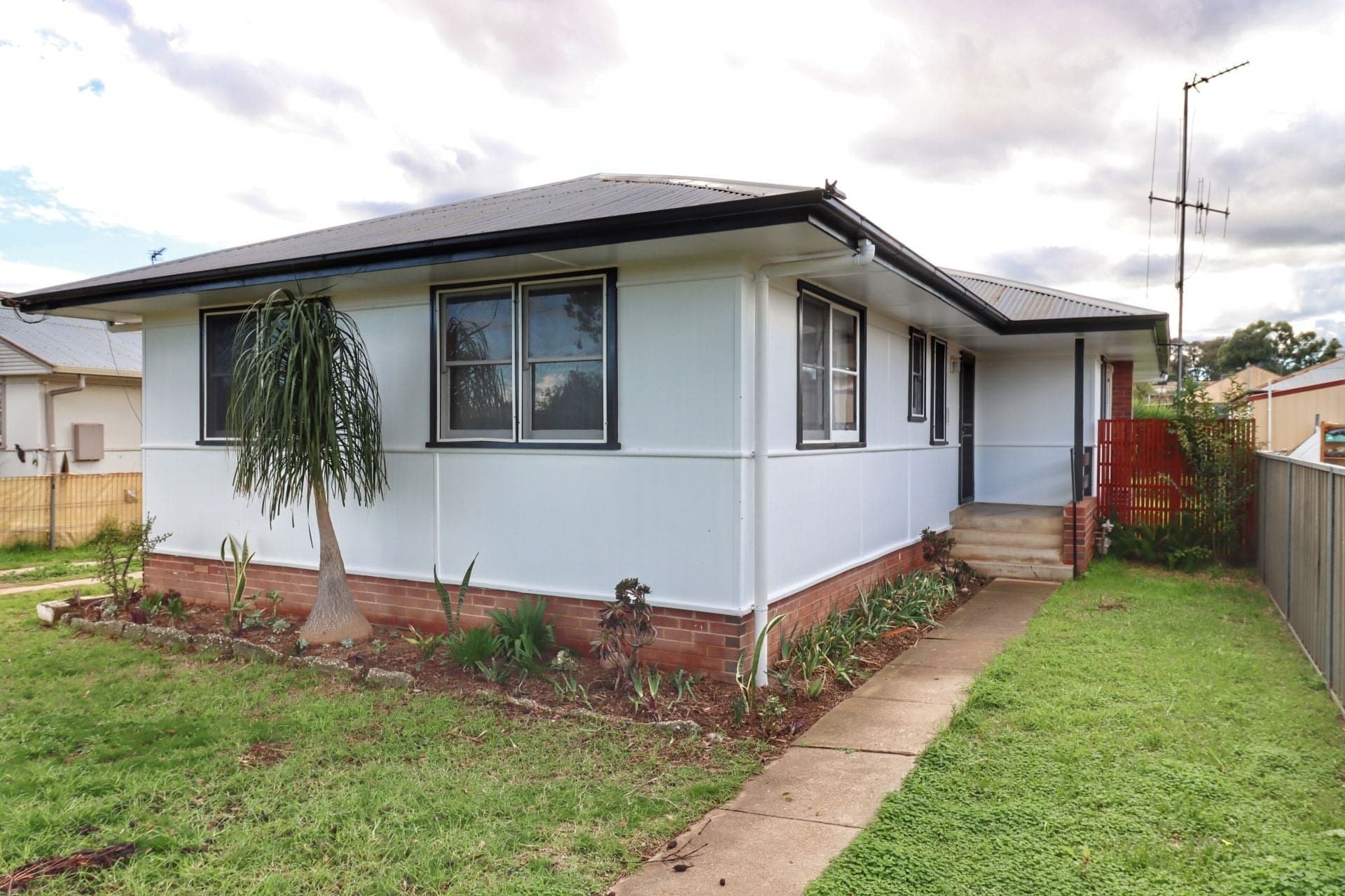 36 Logan Street, COWRA, Cowra - Thumbnail 2
