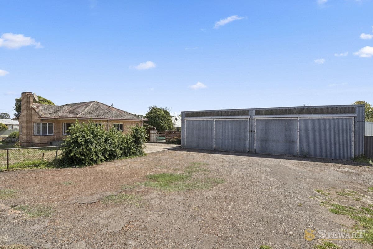 78 Curdie Street, Cobden, VIC, Cobden - Thumbnail 2