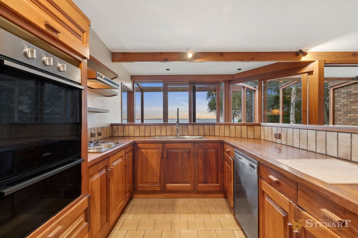 24 Balnagowan Avenue, Colac, VIC, Colac - Thumbnail 6