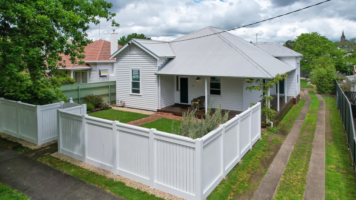 16 Goldsmith Street, Hamilton, VIC, Hamilton - Image 1