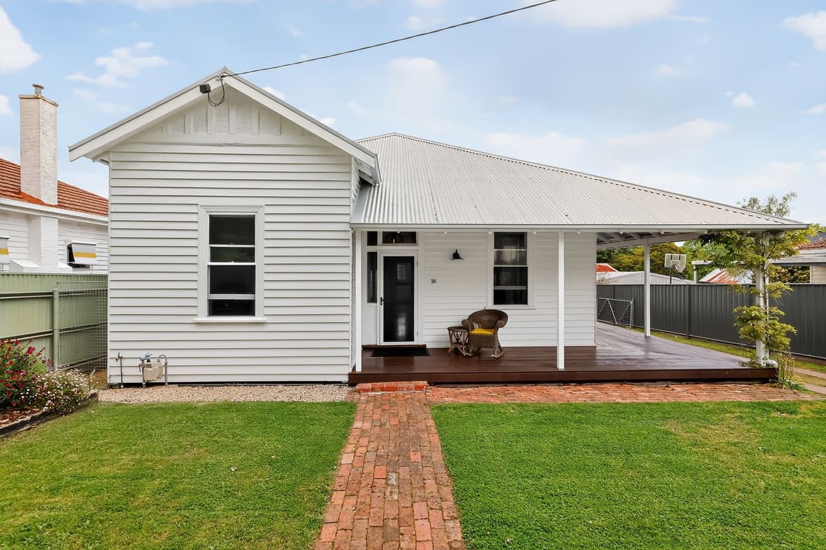16 Goldsmith Street, Hamilton, VIC, Hamilton - Thumbnail 2