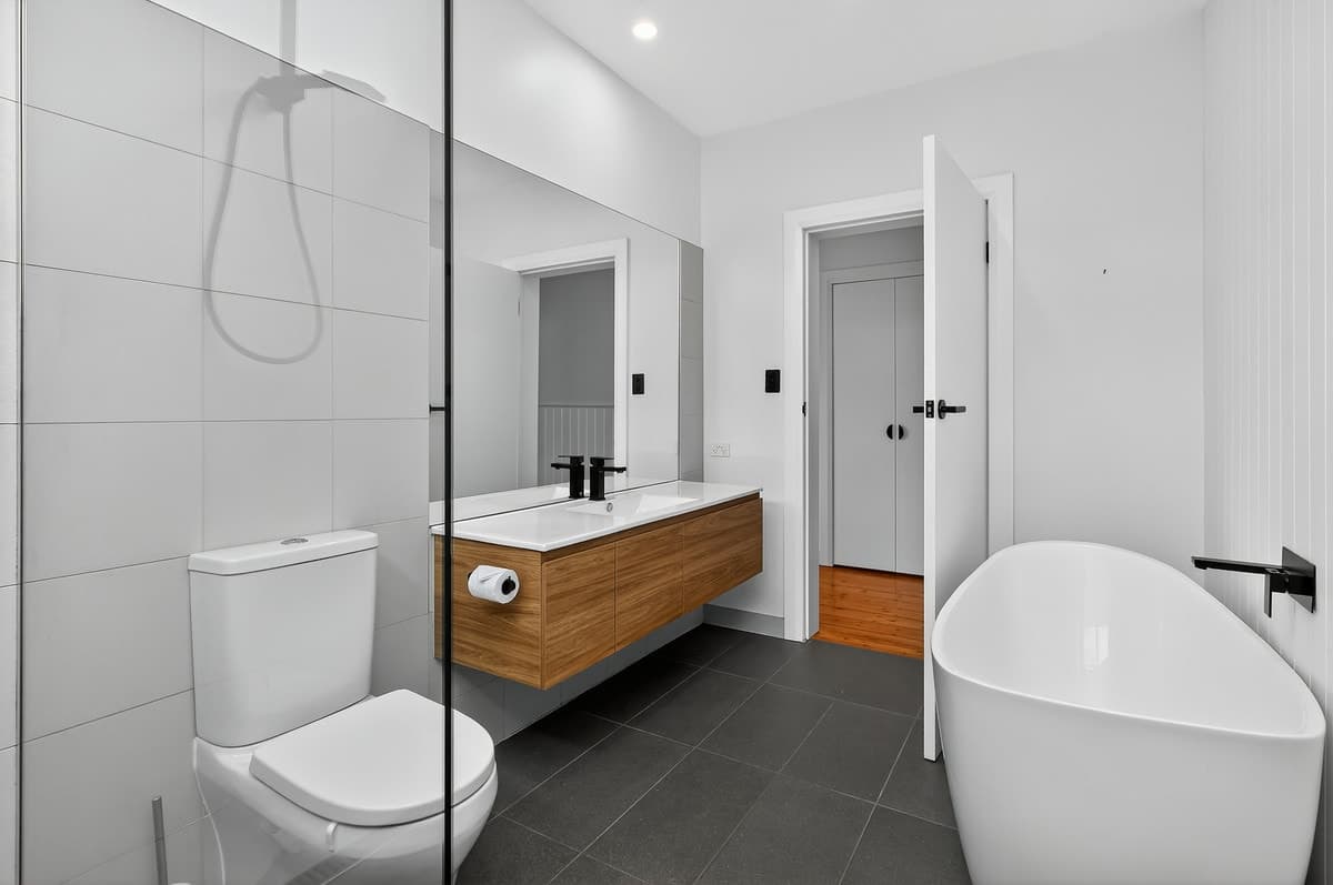 16 Goldsmith Street, Hamilton, VIC, Hamilton - Thumbnail 8