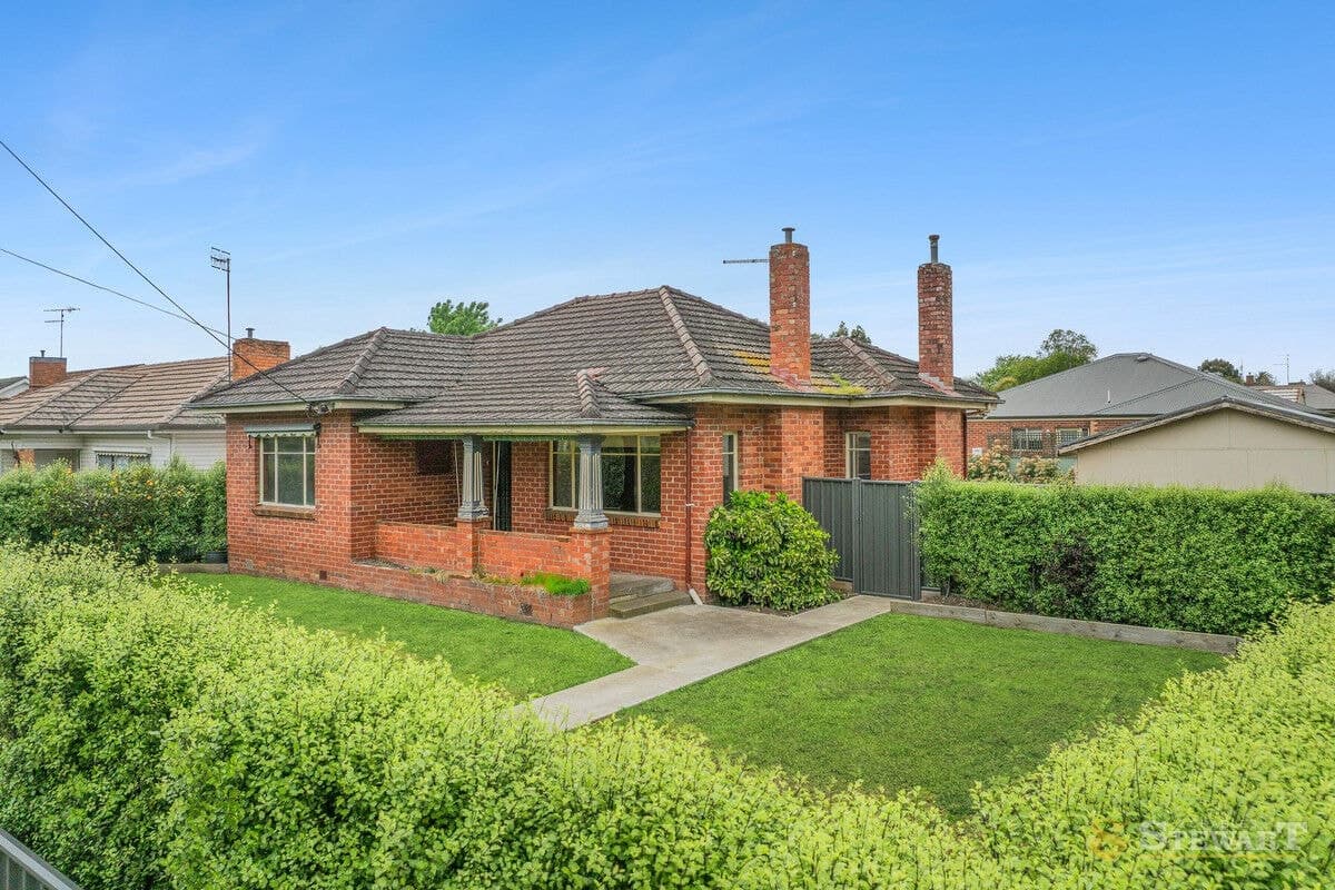 32 Armstrong Street, Colac, VIC, Colac - Thumbnail 2