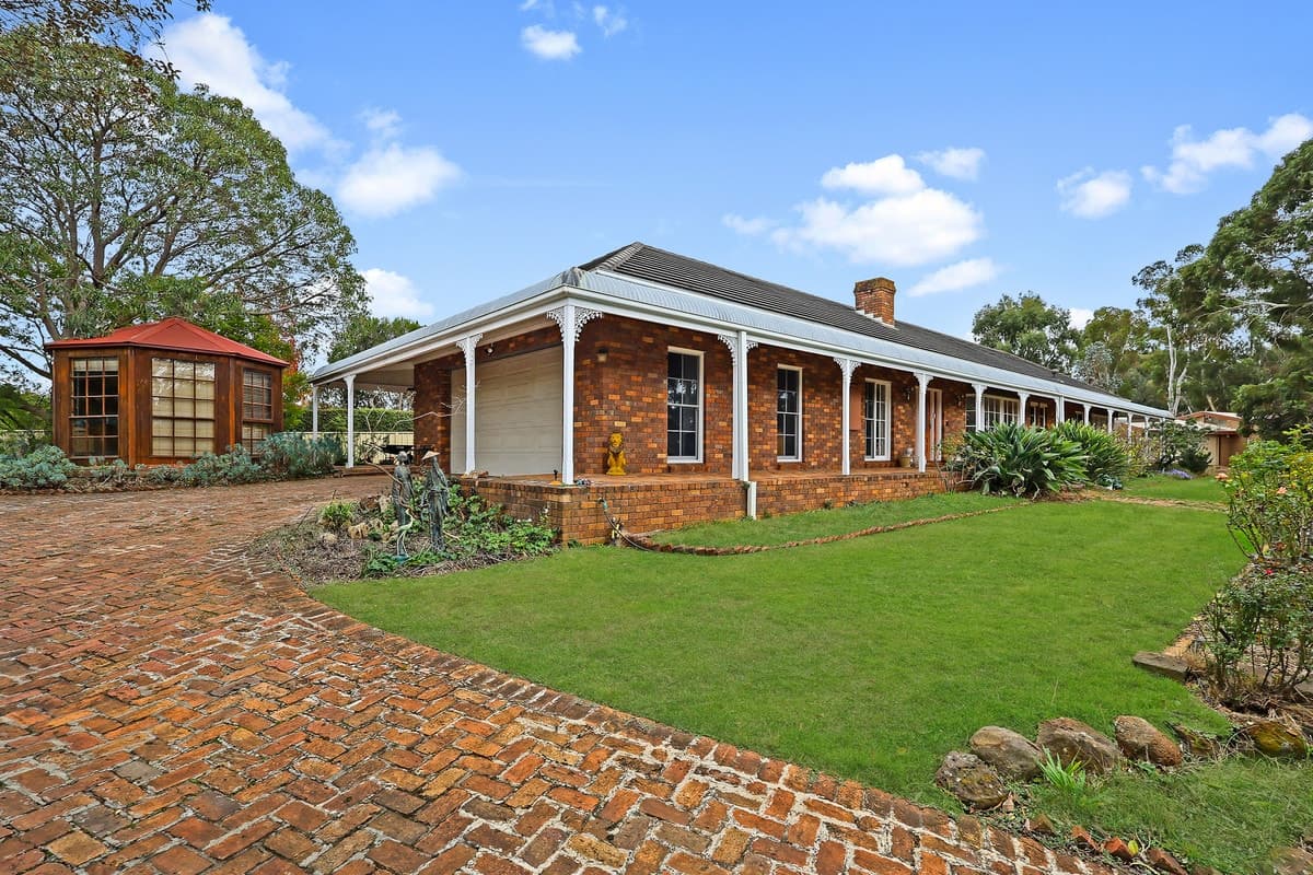 7 Grosvenor Place, Hamilton, VIC, Hamilton - Image 1