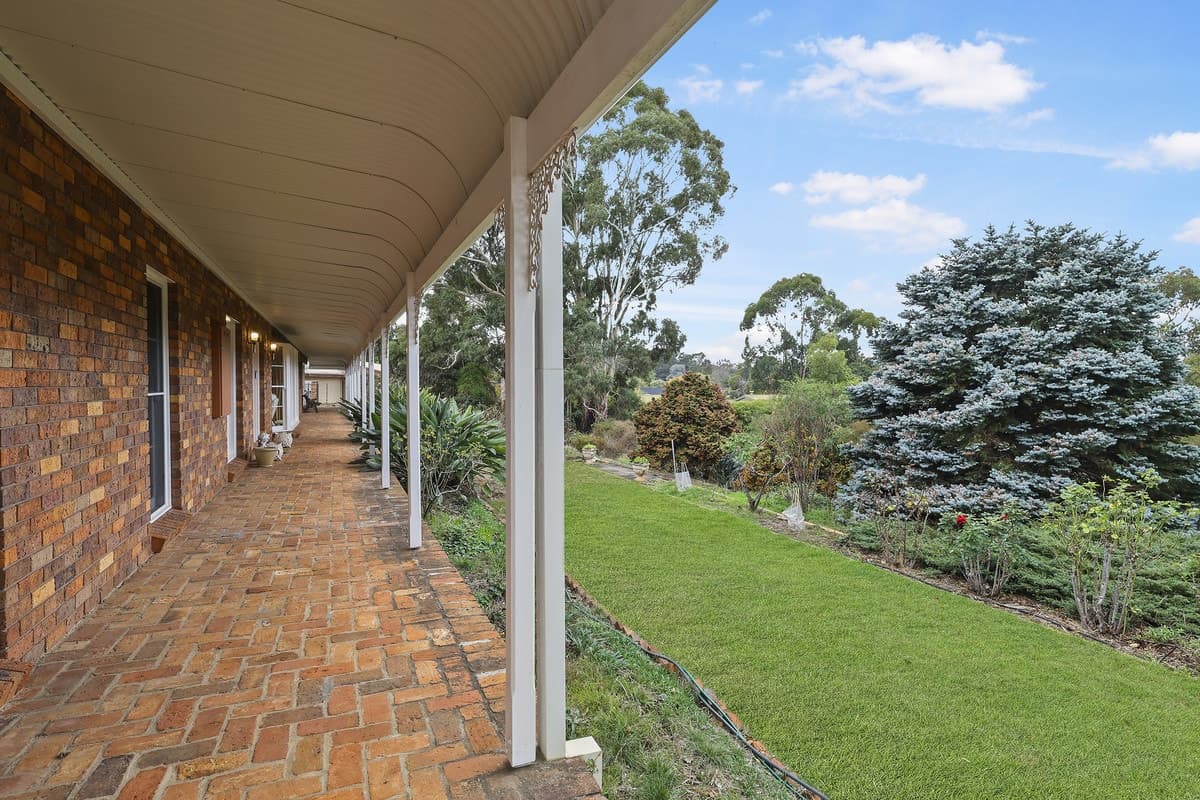7 Grosvenor Place, Hamilton, VIC, Hamilton - Thumbnail 2
