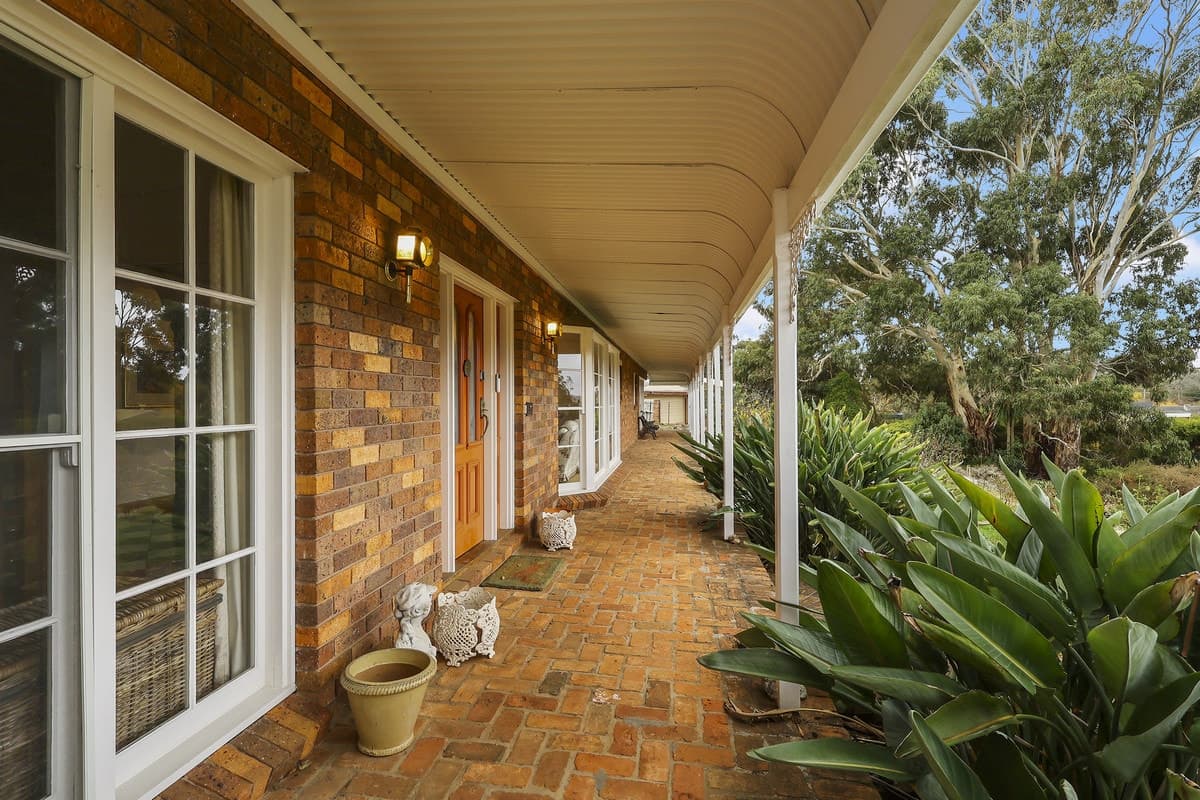 7 Grosvenor Place, Hamilton, VIC, Hamilton - Thumbnail 3