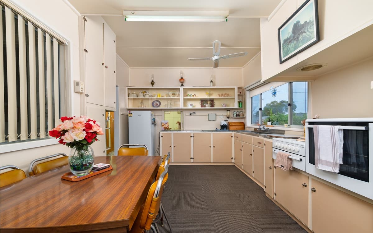 2 Scott Street, Cobden, VIC, Cobden - Thumbnail 2