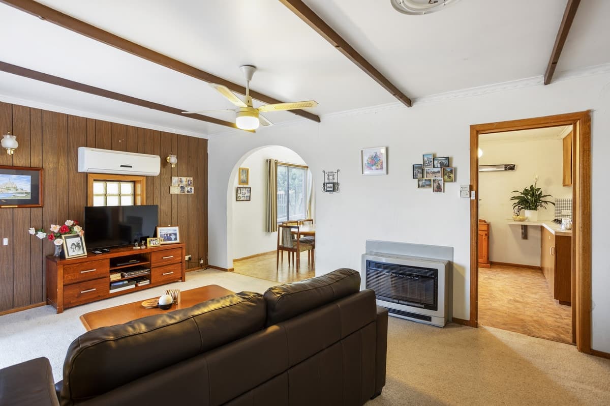42 Laidlaw Street, Hamilton, VIC, Hamilton - Thumbnail 3