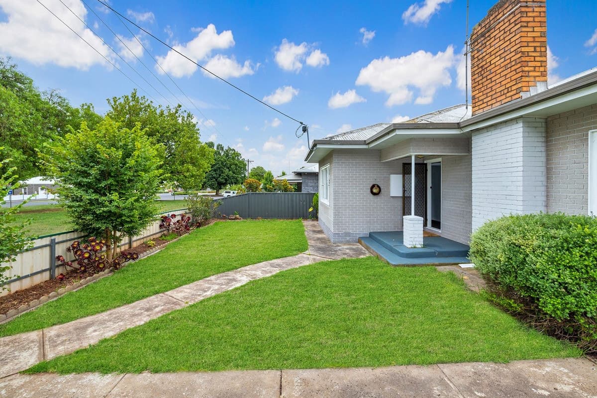 22 Martin Street, Penshurst, VIC, Penshurst - Thumbnail 2