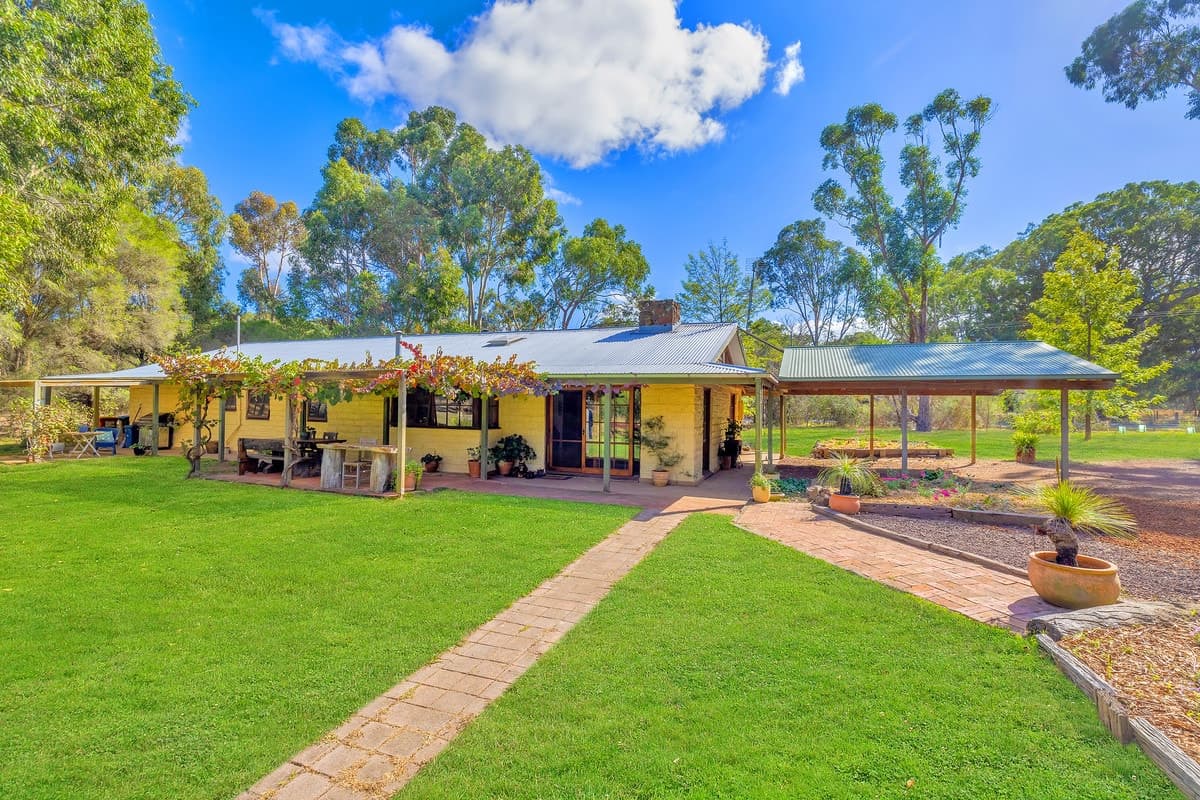 4 J Addinsalls Road, Hamilton, VIC, Hamilton - Thumbnail 2